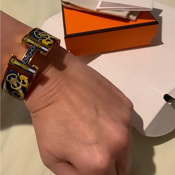 Authentic brand new PM Hermes fashionable bracelet with dust bag, box,ribbon - Picture 5 of 16